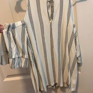 Women’s flowy cold shoulder top